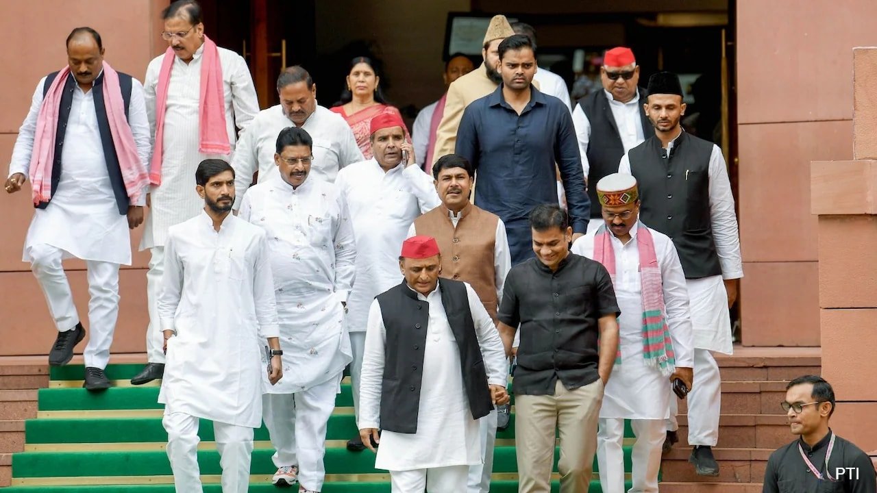 UP Seat-Sharing Buzz As Rahul Gandhi, Priyanka Gandhi And Akhilesh Yadav Meet
