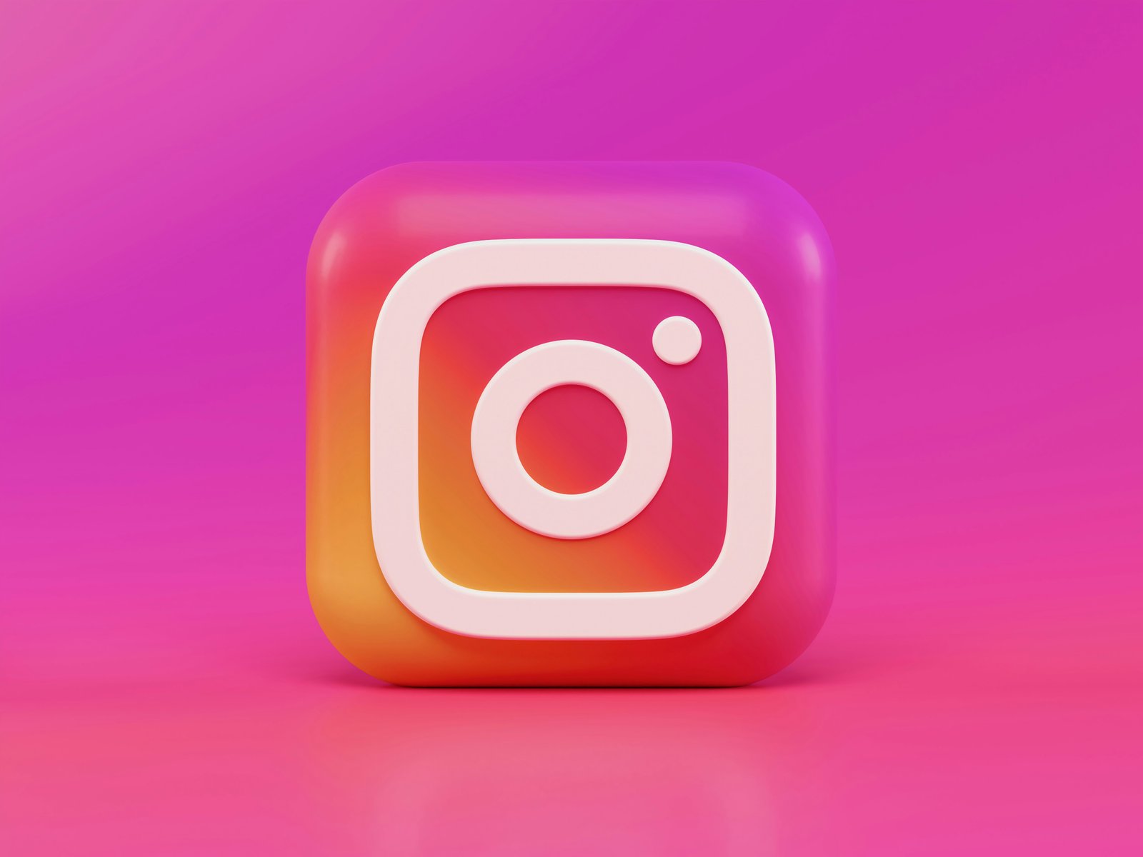 Instagram Down: Outage Reports Spike On DownDetector; Users Flag App Malfunction