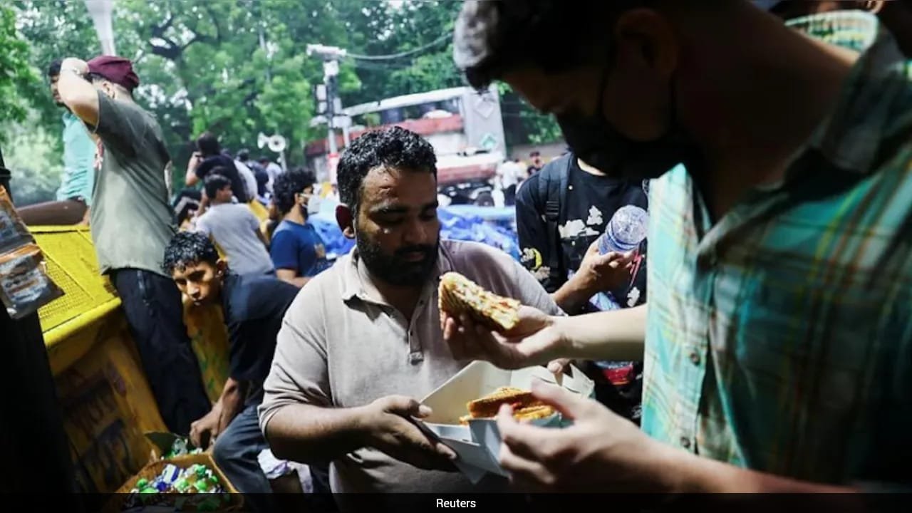 CJP Says Delhi Police Blocking Food For Jantar Mantar Protesters, Cops Deny Ban