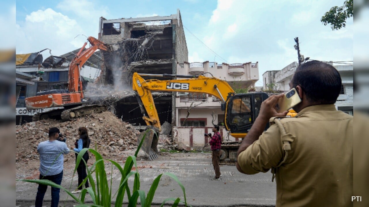 Demolition Begins At Building Where 15 Were Killed In Lucknow Fire