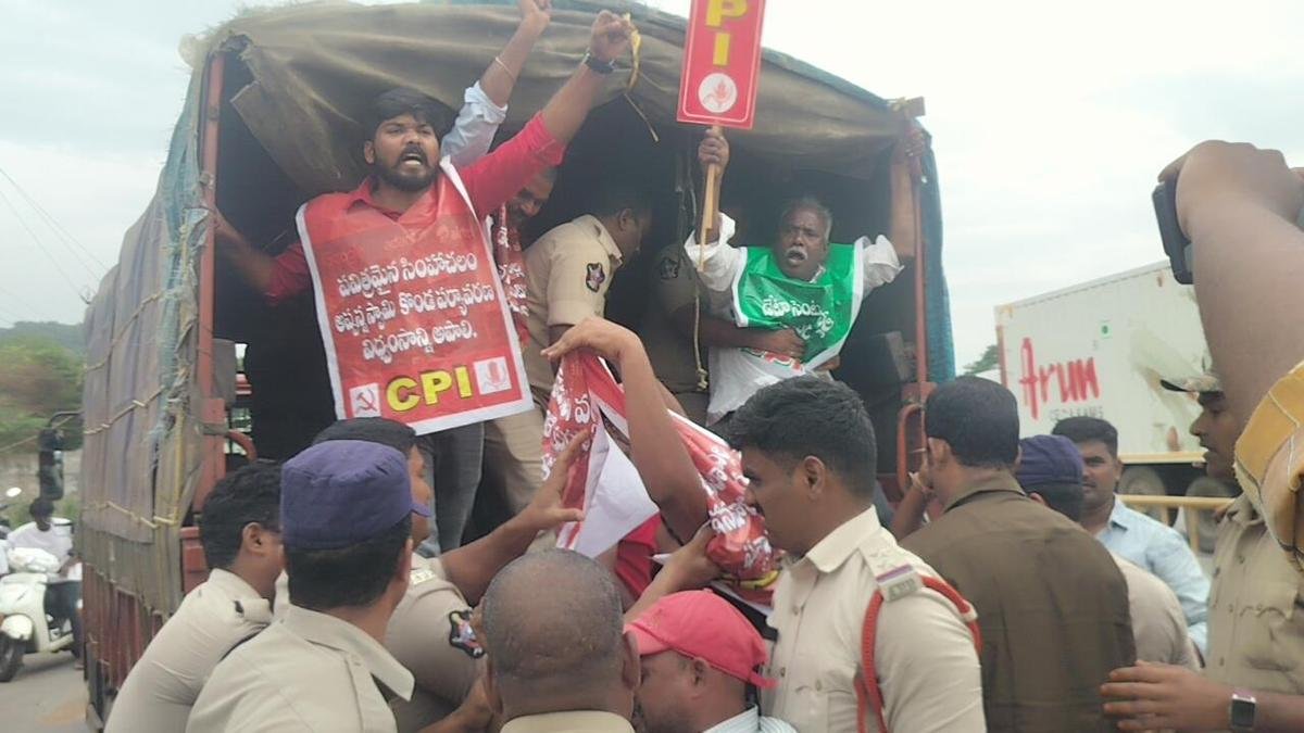 Data centre row: Left leaders detained en route to Tarluvada