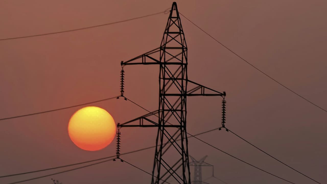 Vedanta Power Q1: Company Swings Into Net Loss As One-Time Costs Weigh; Revenue Climbs 31%
