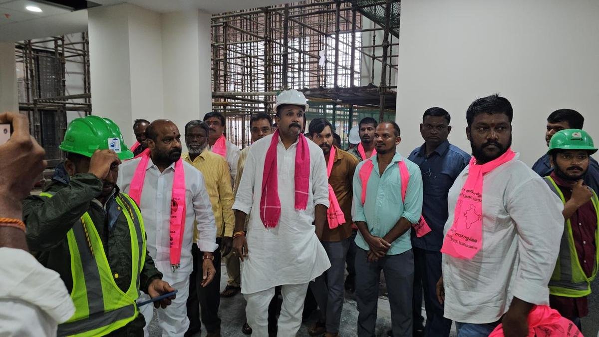 BRS alleges delay in TIMS Alwal construction; Congress says project nearing completion