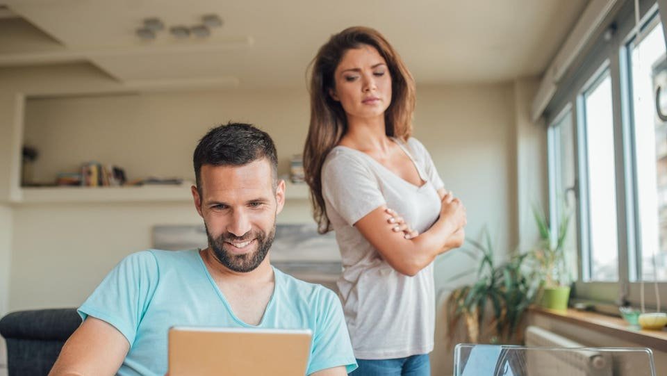 4 Ways To Replace Your Keeping-Score Habit In Love, By A Psychologist