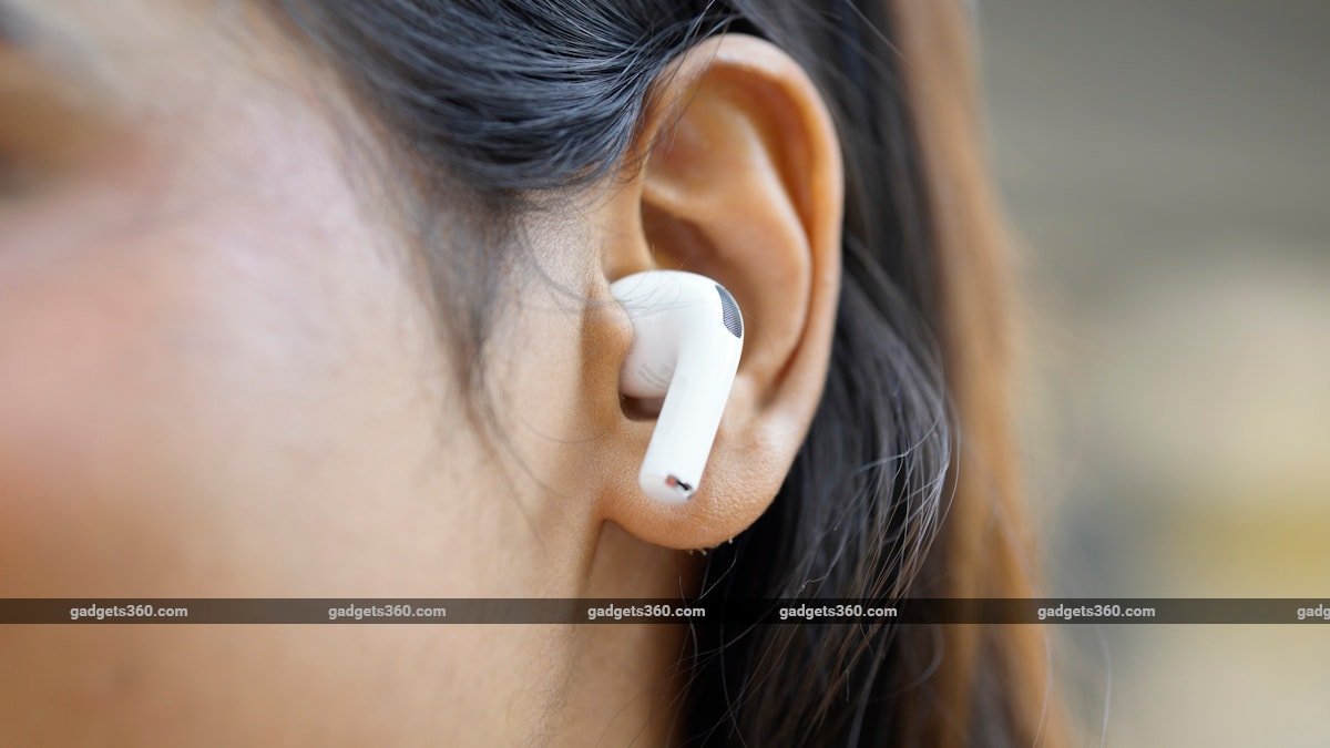 Apple Could Launch Camera-Equipped AirPods as Early as September, Report Says