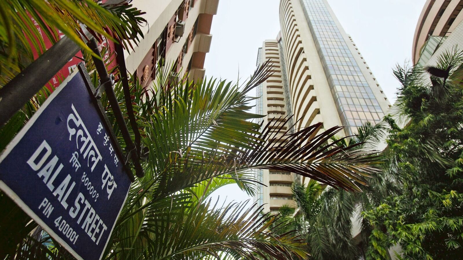 Top Gainers & Losers on 7 August: Bajaj Finance, Navin Fluorine, Trent, Tata Capital, Swiggy among top losers