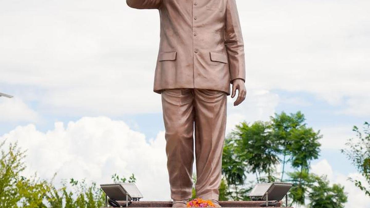IIM Shillong unveils ex-President Kalam’s statue to mark his final lecture