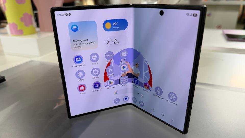 Android Circuit: Galaxy Z Fold8 Ultra Records, Qualcomm’s New 8 Elite, Pixel 11 Pro Specs